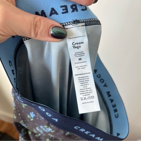 Cream Yoga Angela Navy Ditsy Floral Printed Leggings M NWT - Picture 8 of 8